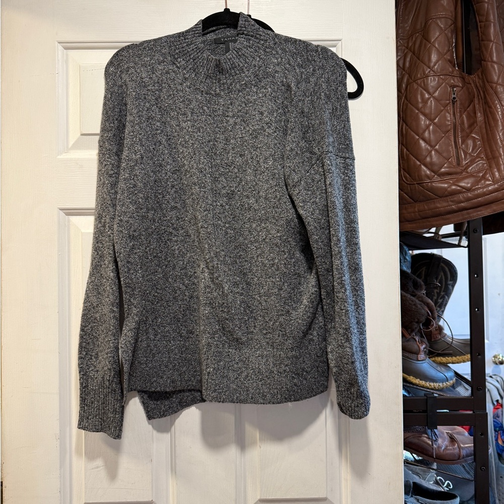 Tahari Men’s Heather Gray Crewneck Sweater